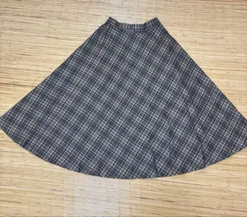 체크 무늬 플레어 롱 스커트 새상품급