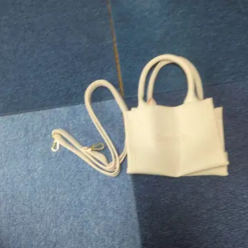 화이트 미니 토트백
