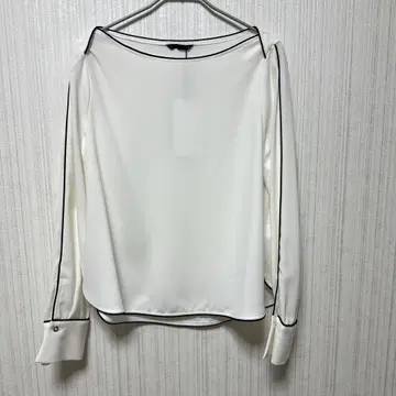 ZARA 자라 화이트 이번 시즌 긴팔 블라우스 블랙라인 외출용 예쁨