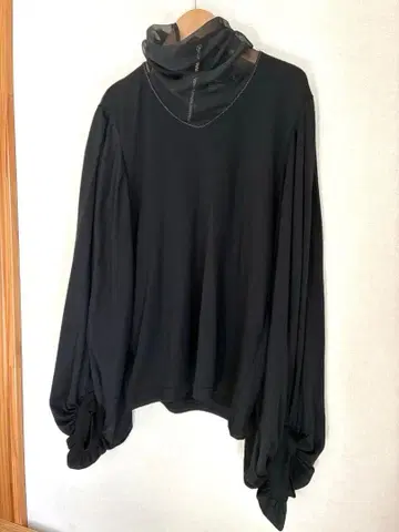 color 볼륨 슬리브 풀오버