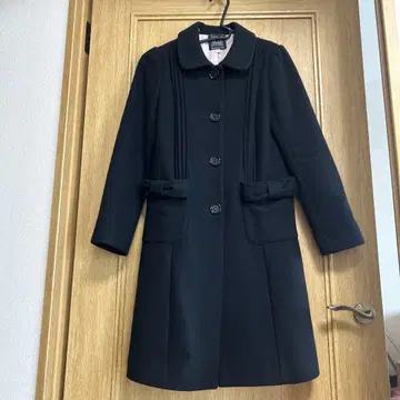 허리 리본 포함 블랙 롱 코트