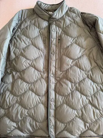 새상품급 UNIQLO 화이트 마운티니어링 울트라 라이트 다운 4XL
