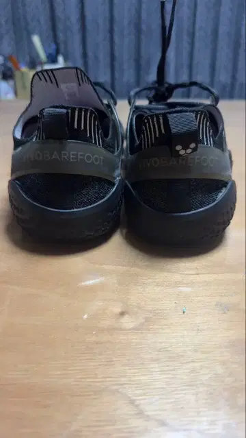 VIVOBAREFOOT MOTUS 블랙 스니커즈