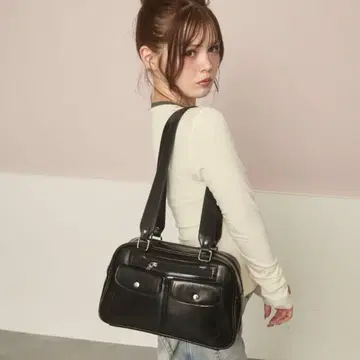 티티앤코 TITTY&CO. 아웃포켓 보스턴 백