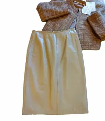 클리어 양가죽 레더 스커트 베이지