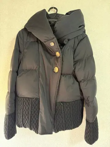 후드 부착 다운 자켓 블랙