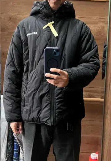 Subciety 후드 부착 블랙 다운 자켓