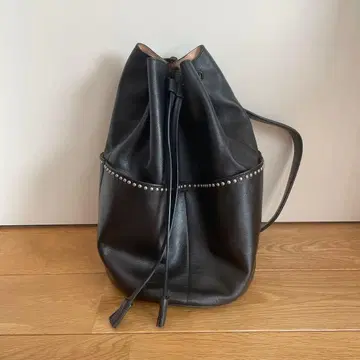 J&M DAVIDSON Daisy Duffle 블랙 원숄더 스터드
