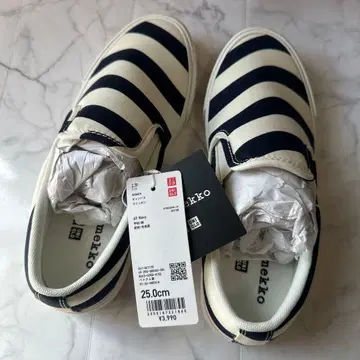 새상품 미사용품 UNIQLO 마리메꼬 슬립온