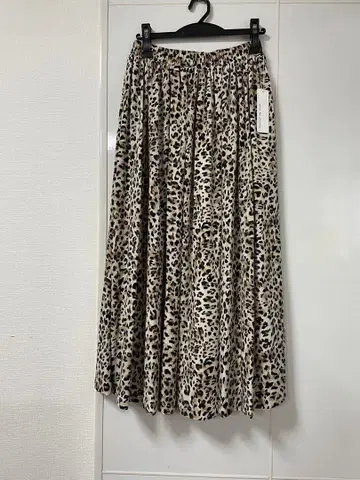 aura de attirer 레오파드 무늬 스커트