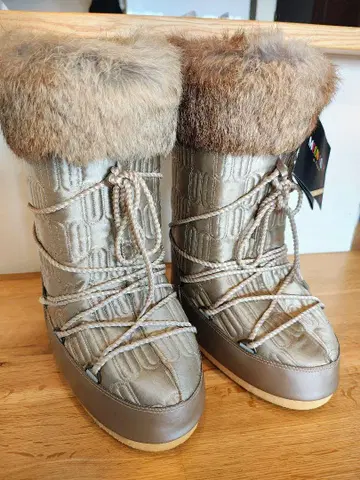 레어 MOON BOOT 퍼 달린 골드 어그 부츠