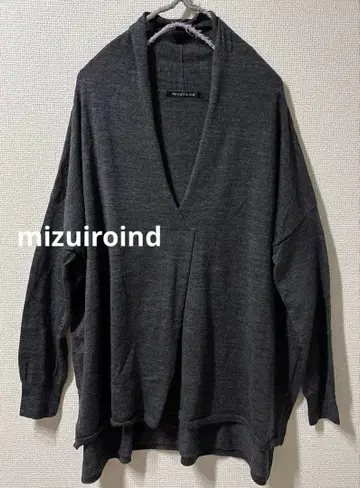 새상품급 mizuiroind 얇은 소재 울 100% V넥 니트 그레이