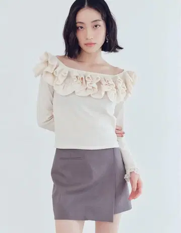 오프숄더 메로우 프릴 상의