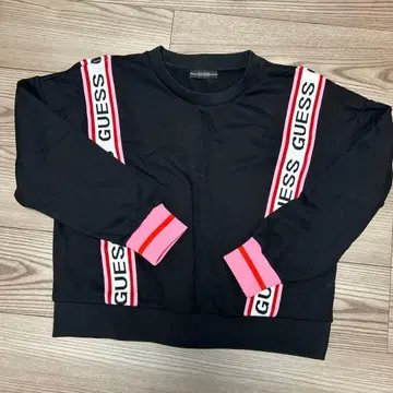 GUESS 스트라이프 트레이닝복 블랙/핑크