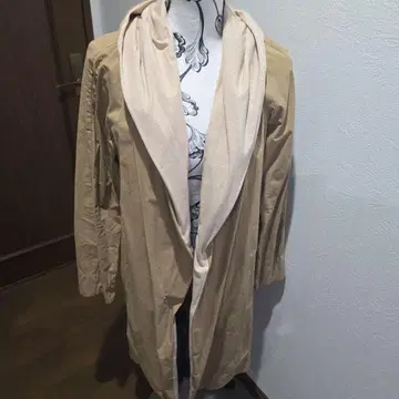 스콧 클럽 새상품급 후드 부착 베이지 롱 코트