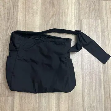 유니클로C 소프트 퍼피 숄더백 블랙
