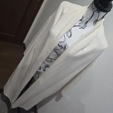 LUCA 새상품급 아이보리 긴팔 가디건