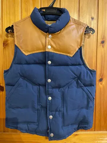 Select 다운 베스트 네이비 브라운
