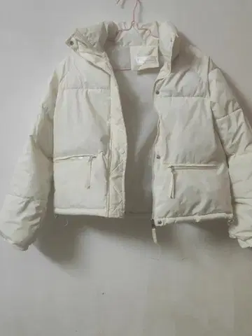 M 화이트 숏 기장 다운 자켓