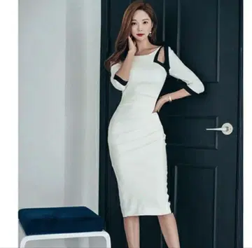 화이트 x 블랙 타이트 원피스 7부 소매
