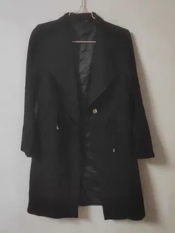 블랙 롱 코트 프론트 버튼 포함