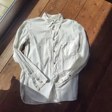화이트 버튼 다운 셔츠