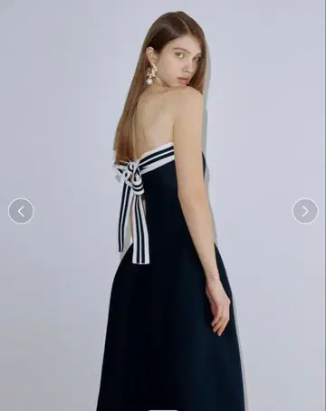 [컨디션 최상] 에이미 이스트 월 네이비 심리스 베어 원피스 니트