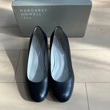 MARGARET HOWELL 블랙 펌프스