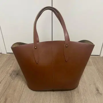 브라운 가죽 토트백 Anti-Forme Design