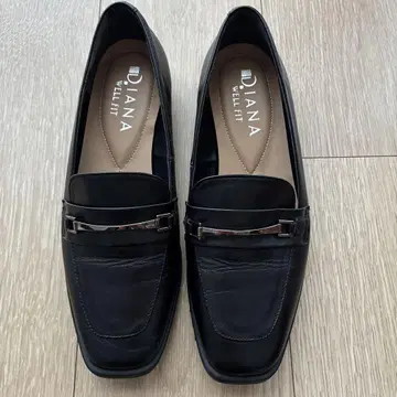 DIANA 블랙 가죽 로퍼