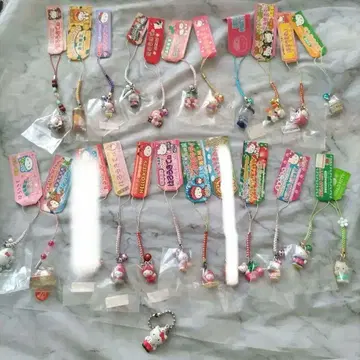 지역 한정 키티 스트랩 묶음 판매