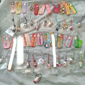 지역 한정 키티 스트랩 묶음 판매