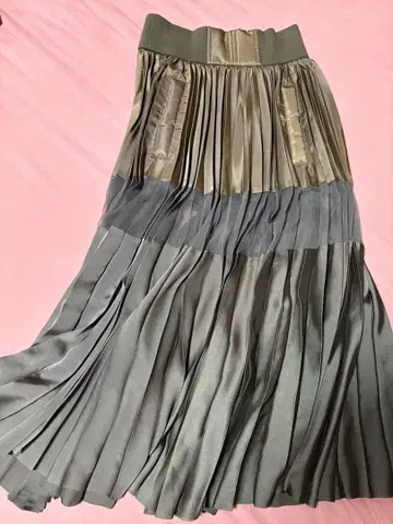 sacai 그라데이션 플리츠 스커트