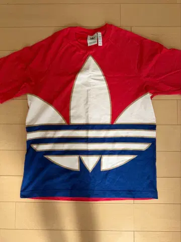 adidas 반팔 T셔츠 S 사이즈 빨간색 파랑 화이트