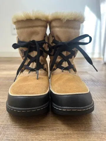 SOREL 퍼 포함 하이컷 부츠