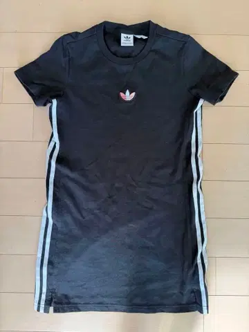 adidas 블랙 반팔 T셔츠 M 원피스