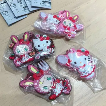메조피아노 x 헬로키티 캡슐 러버 마스코트 베리에짱 가챠가챠