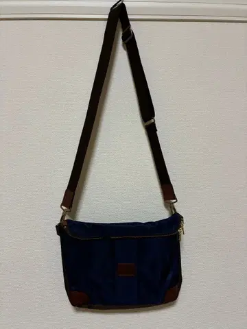 Creed 크리드 네이비 소가죽 숄더백