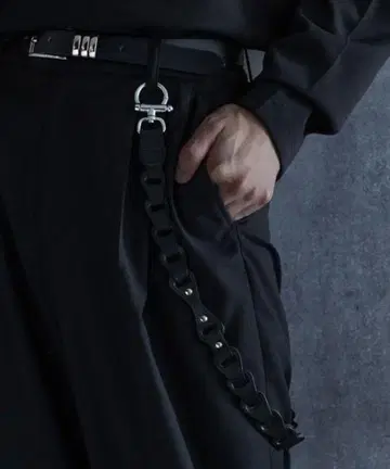 HARE 블랙 가죽 월렛 체인