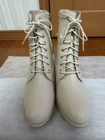 새상품급 하카마용 레이스업 부츠 아이보리 25.0cm