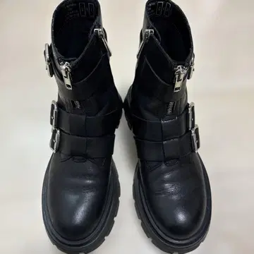 ZARA 부츠