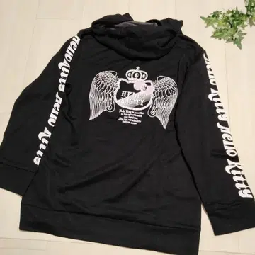 산리오 헬로키티 맨투맨 후드티 날개 바쿠프리 블랙