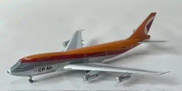 CP Air B 747-200 C-FCRA