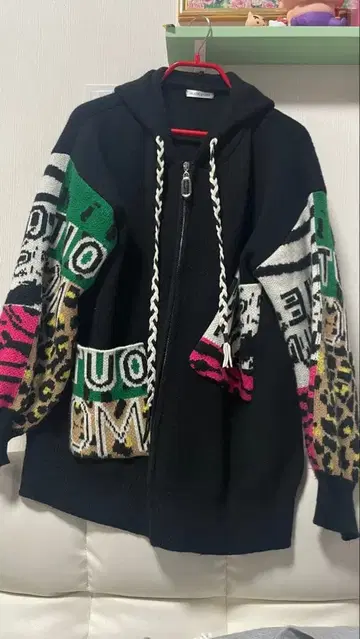 갸루 레어 BLACK QUEEN 컬러풀 후드티 후드 부착