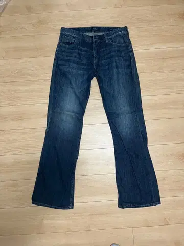 GUESS 다크 블루 부츠컷 데님