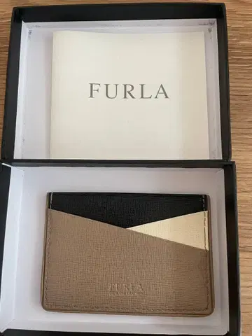 새상품급 훌라 패스 케이스 카드 케이스 베이지 계열