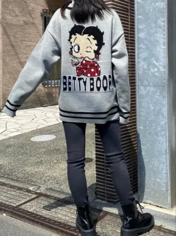 베티 붑 V넥 스웨터