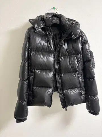 TATRAS 블랙 다운 자켓 후드 부착