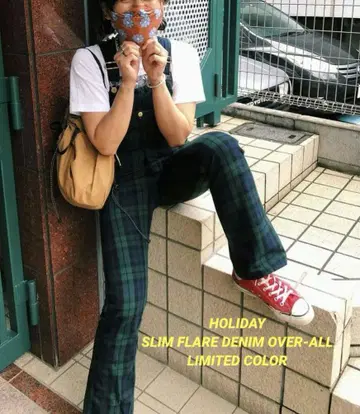 홀리데이 슬림 플레어 데님 오버올 한정판 색상