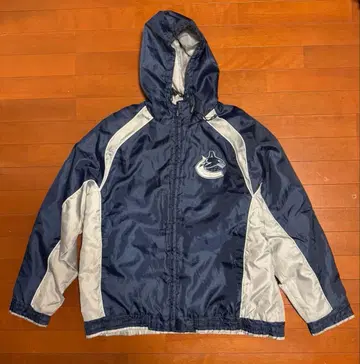 원포인트 자수 다운 자켓